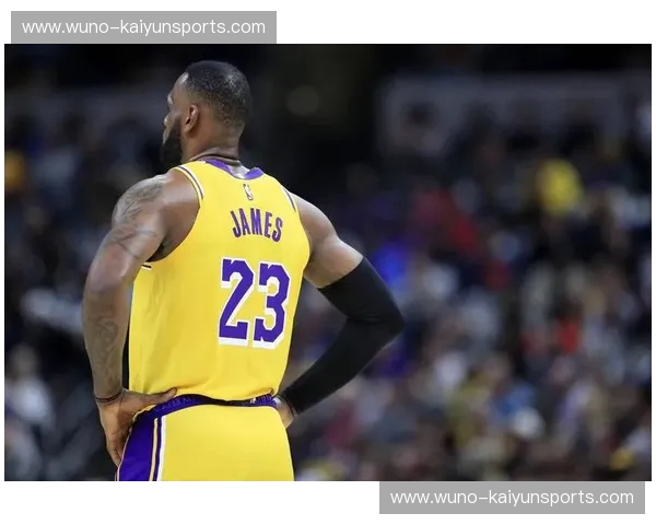 孤胆英雄的加冕礼:回望2007,勒布朗如何在那场铁血内斗中生生凿开一个时代?